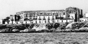 Convento e chiesa di San Francesco di Paola, ripreso dal mare, anni '50