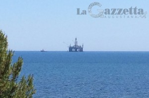 piattaforma-petrolifera-imboccatura-porto-augusta-giugno-2016