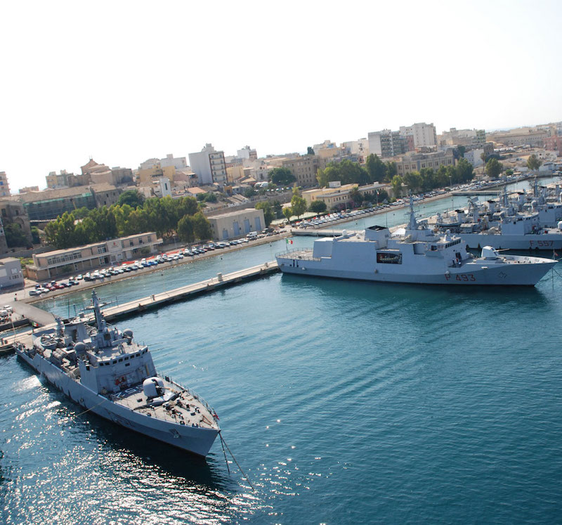 Porto di Augusta con navi Marina Militare Marisicilia
